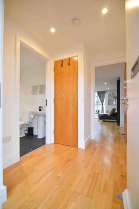 Cosy, Centrally Located Studio With Gated Parking! Loughborough Esterno foto